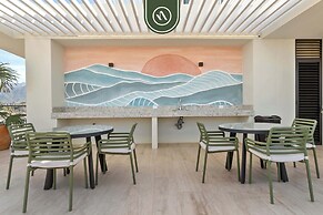 Corner 2 BR Condo - Rooftop Pool With Oceanview