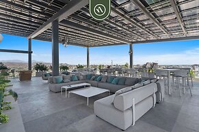 Luxury 2 BR Condo With Dream Pools - Beach - Art