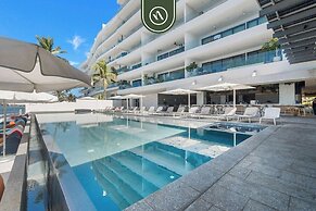 Luxury 2 BR Condo With Dream Pools - Beach - Art