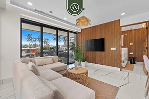 Luxury 2 BR Condo With Dream Pools - Beach - Art