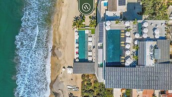 Luxury 2 BR Condo With Dream Pools - Beach - Art
