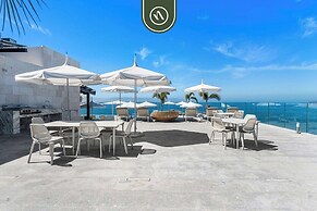 Luxury 2 BR Condo With Dream Pools - Beach - Art