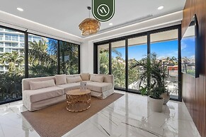 Luxury 2 BR Condo With Dream Pools - Beach - Art