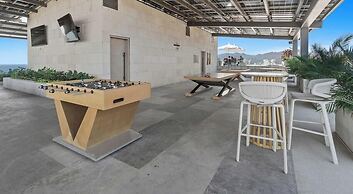 Luxury 2 BR Condo With Dream Pools - Beach - Art