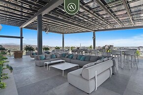 Luxury 2 BR Condo With Dream Pools - Beach - Art
