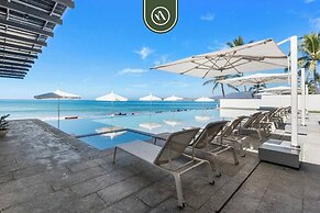 Luxury 2 BR Condo With Dream Pools - Beach - Art