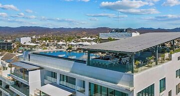 Luxury 2 BR Condo With Dream Pools - Beach - Art