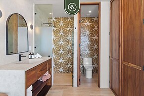 Luxury Oceanview Condo - Rooftop Pool - Downtown