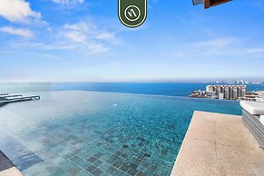 Luxury Oceanview Condo - Rooftop Pool - Downtown