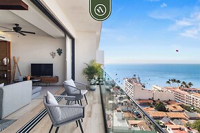 Luxury Oceanview Condo - Rooftop Pool - Downtown