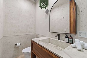 Luxury Oceanview Condo - Rooftop Pool - Downtown