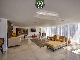 Luxury Oceanfront 2BR Condo With Private Balcony