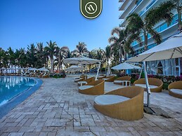 Luxury Oceanfront 2BR Condo With Private Balcony