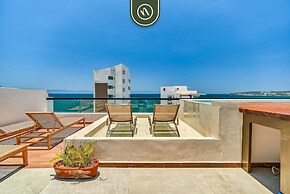 Brand New Studio - 2 Min to Beach - Rooftop Pool
