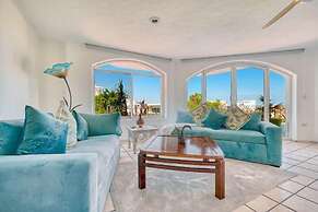 2BR Condo - Dipping Pool - Outstanding View