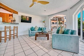 2BR Condo - Dipping Pool - Outstanding View