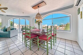 2BR Condo - Dipping Pool - Outstanding View