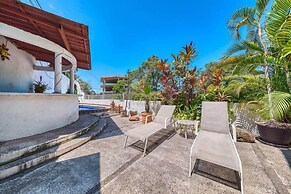 2BR Condo - Dipping Pool - Outstanding View