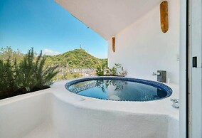 2BR Condo - Dipping Pool - Outstanding View