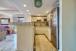 Beachfront 2 BR Condo - Beach - Pools - Tennis