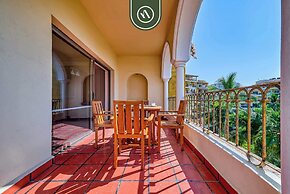 Beachfront 2 BR Condo - Beach - Pools - Tennis