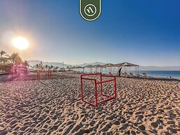 Beachfront 2 BR Condo - Beach - Pools - Tennis