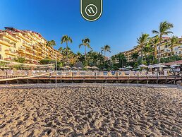 Beachfront 2 BR Condo - Beach - Pools - Tennis