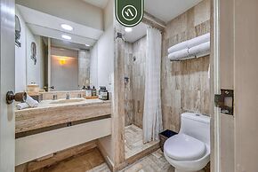 Beachfront 2 BR Condo - Beach - Pools - Tennis