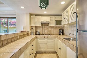 Beachfront 2 BR Condo - Beach - Pools - Tennis