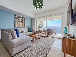 Luxury Oceanfront 3 BR Condo - Pools