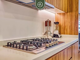 Luxury Oceanfront 3 BR Condo - Pools