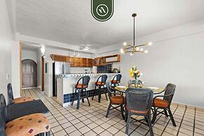 Beachfront Mexican Styled 3 BR Condo in Downtown