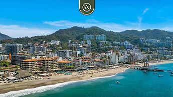 Beachfront Mexican Styled 3 BR Condo in Downtown