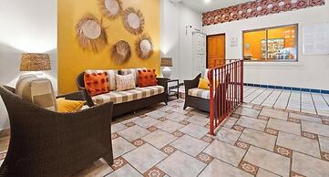 Beachfront Mexican Styled 3 BR Condo in Downtown