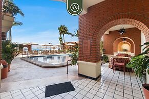 Beachfront Mexican Styled 3 BR Condo in Downtown