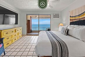 Beachfront Mexican Styled 3 BR Condo in Downtown