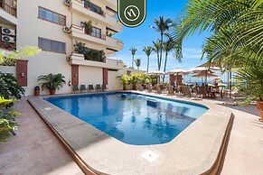 Beachfront Mexican Styled 3 BR Condo in Downtown