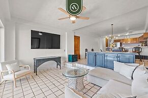 Beachfront Mexican Styled 3 BR Condo in Downtown
