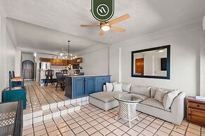 Beachfront Mexican Styled 3 BR Condo in Downtown