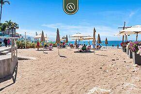 Beachfront Mexican Styled 3 BR Condo in Downtown