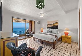 Beachfront Mexican Styled 3 BR Condo in Downtown