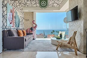 Luxury Corner Unit With Breataking Ocean Views