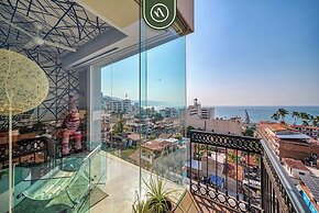 Luxury Corner Unit With Breataking Ocean Views