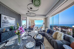 Luxury Corner Unit With Breataking Ocean Views