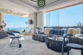 Luxury Corner Unit With Breataking Ocean Views