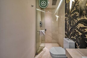 Luxury Corner Unit With Breataking Ocean Views