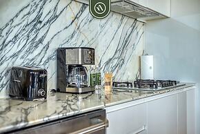 Luxury Corner Unit With Breataking Ocean Views