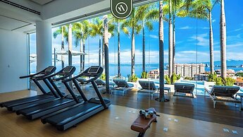 Luxury Corner Unit With Breataking Ocean Views