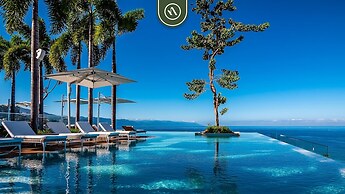 Luxury Corner Unit With Breataking Ocean Views