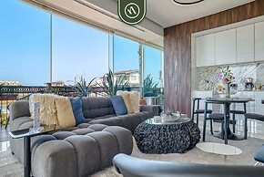 Luxury Corner Unit With Breataking Ocean Views